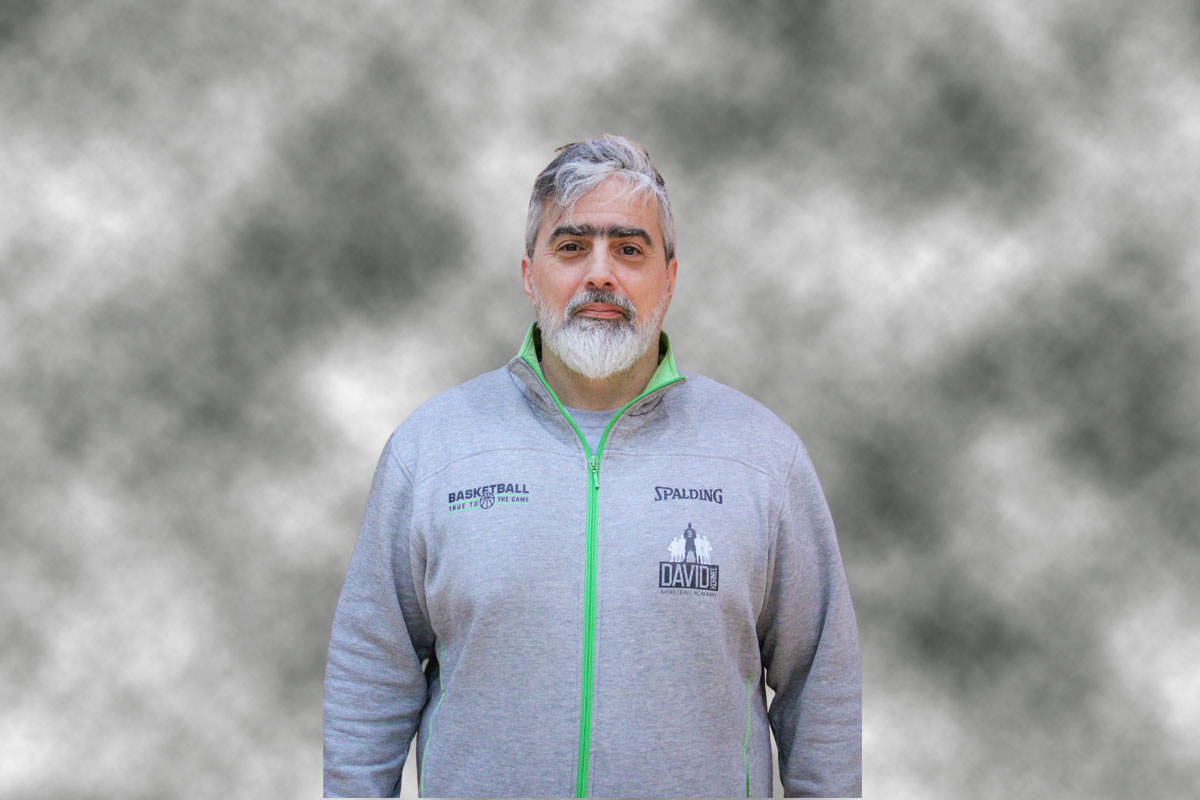 Tiringer László